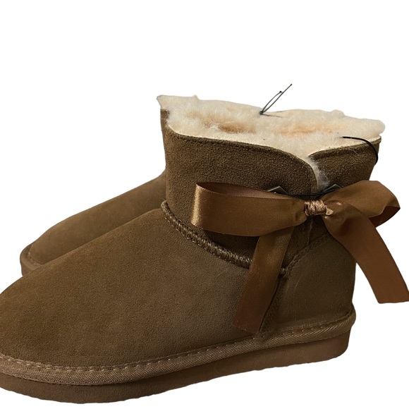 Bear Paw Women’s Boots - Picture 2 of 8